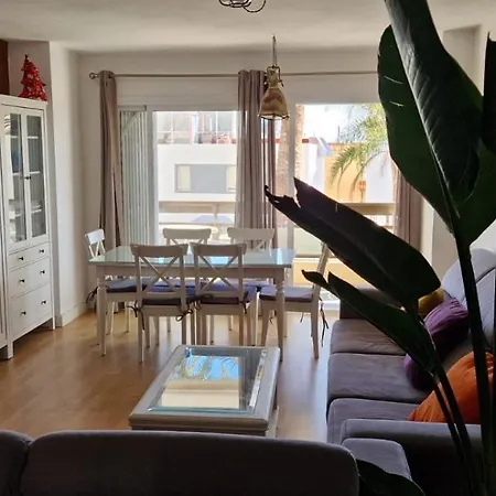 En Complejo Residencial Con Piscina Apartment