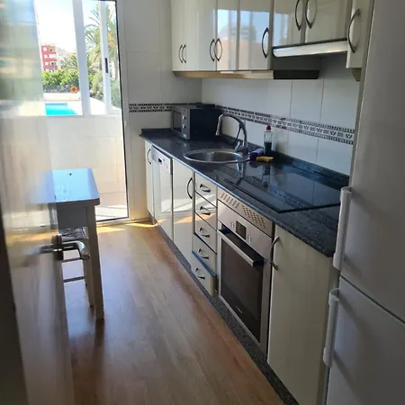 En Complejo Residencial Con Piscina *