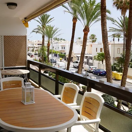 En Complejo Residencial Con Piscina Apartment